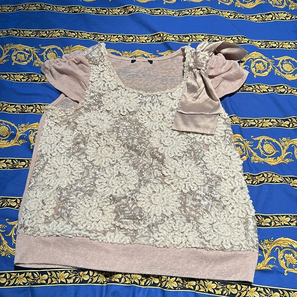 Beautiful top. Beige color. Size Small. With bow on the shoulder.